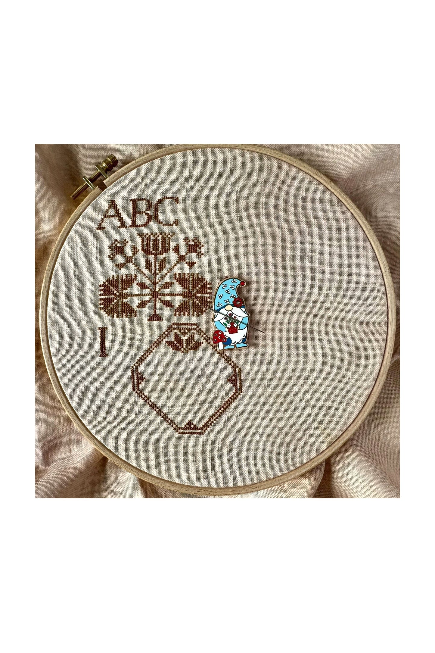 Spring Gnome Needle Minder ~ Flamingo Toes