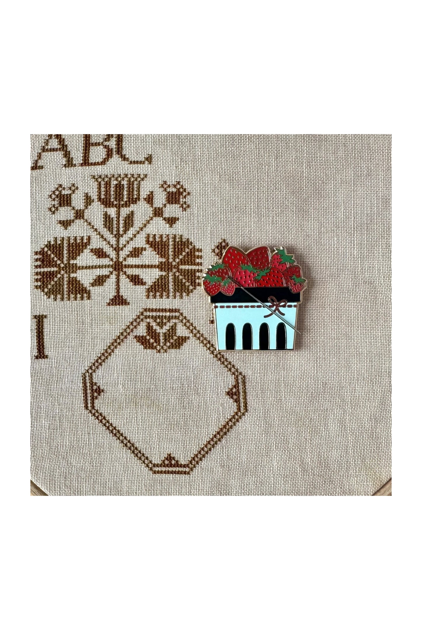 Strawberry Basket Needle Minder ~ Flamingo Toes
