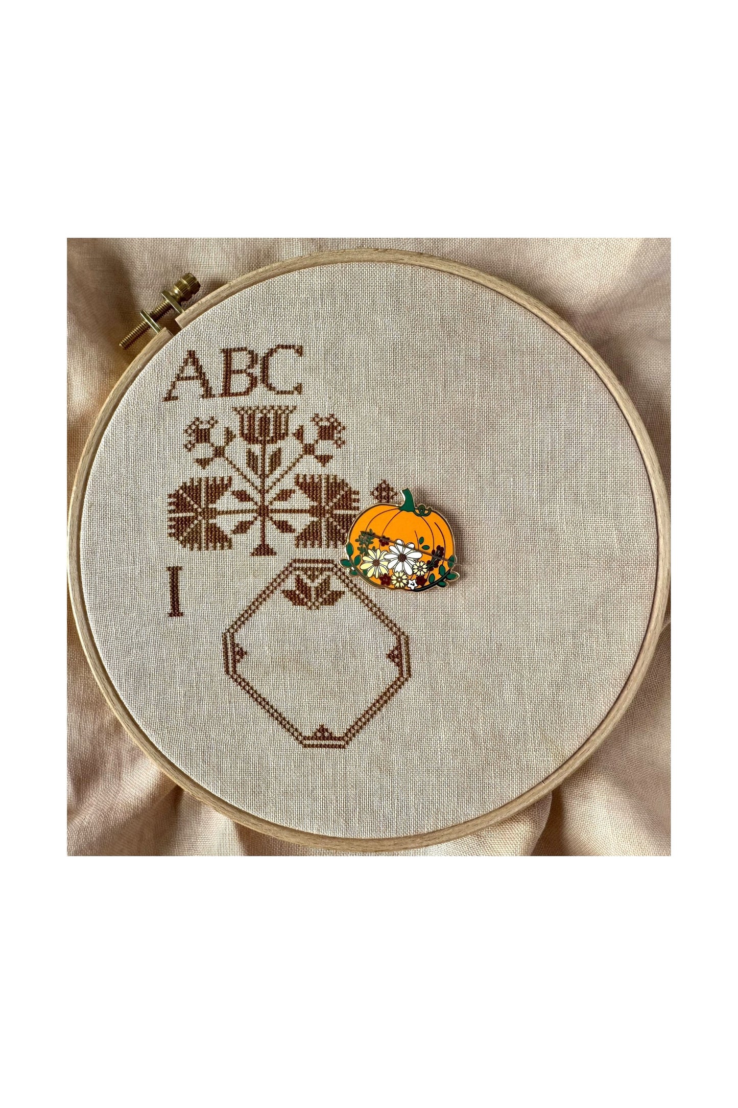 Floral Pumpkin Needle Minder ~ Flamingo Toes