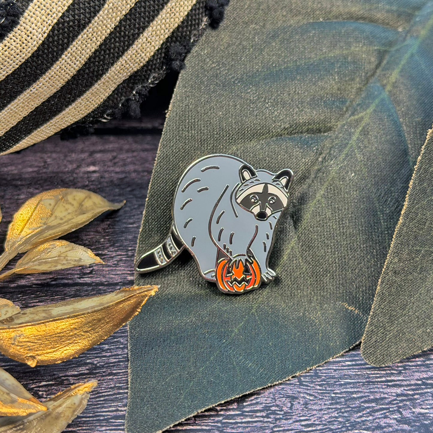 Raccoon Needleminder ~ The Stitch Crypt