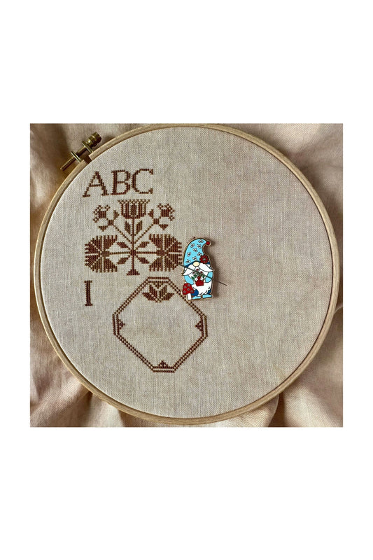 Spring Gnome Needle Minder ~ Flamingo Toes