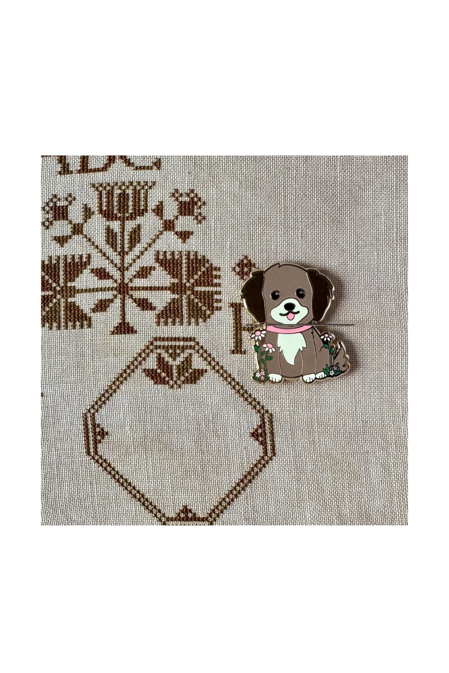 Daisy Puppy Needle Minder ~ Flamingo Toes