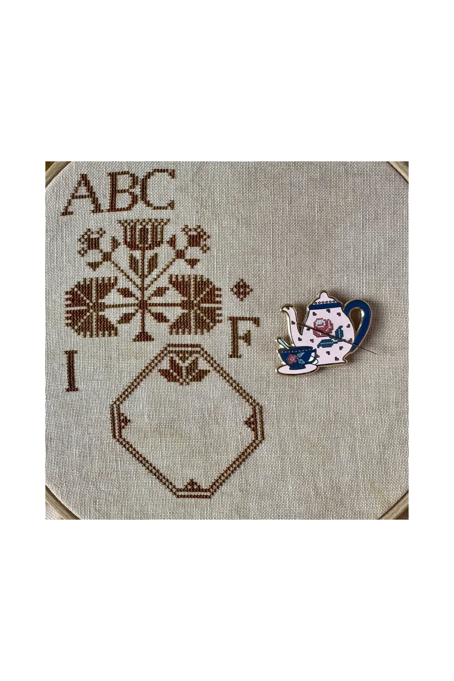 Roses Tea Set Needle Minder ~ Flamingo Toes