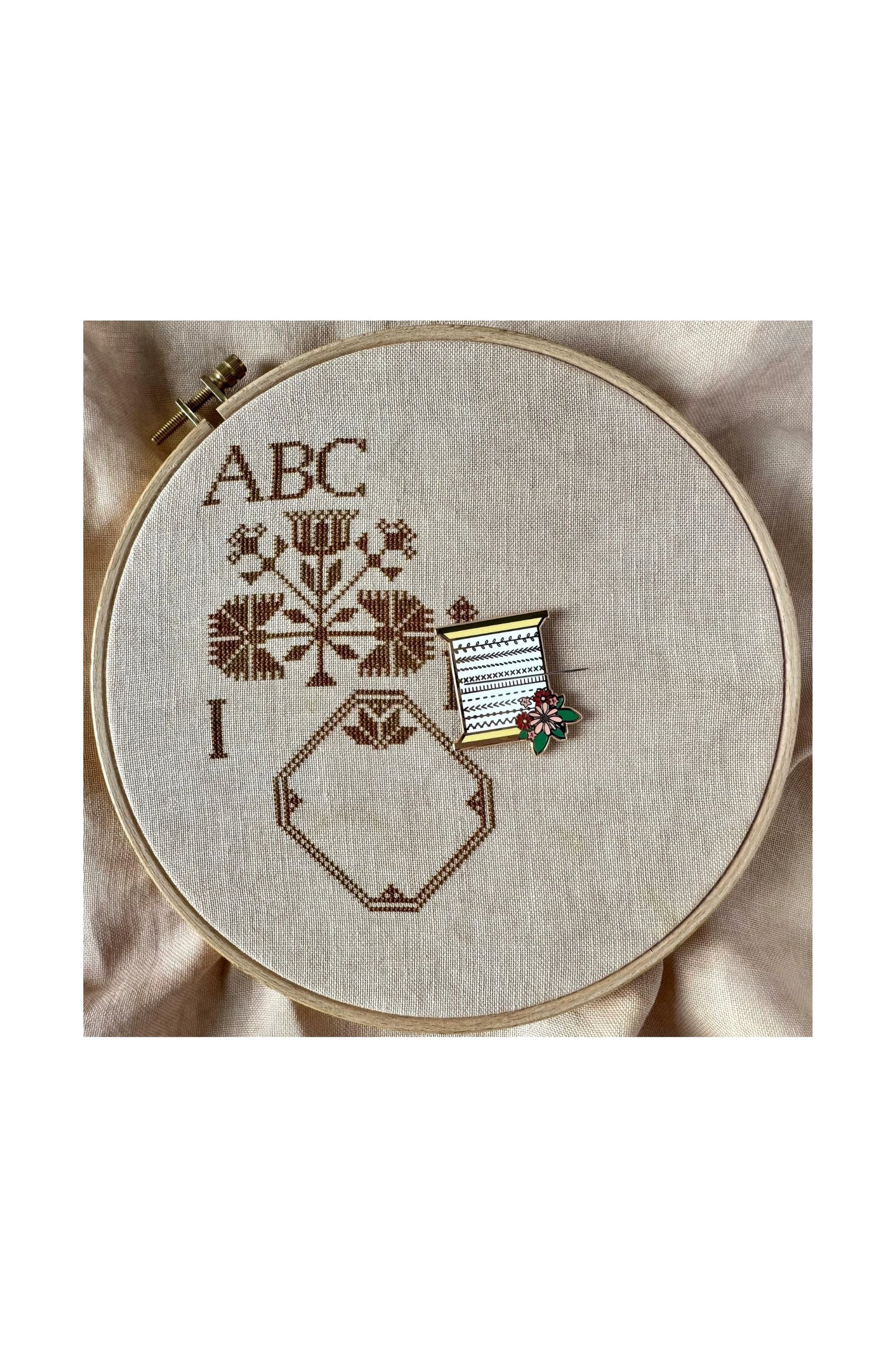 Stitchy Spool Needle Minder ~ Flamingo Toes