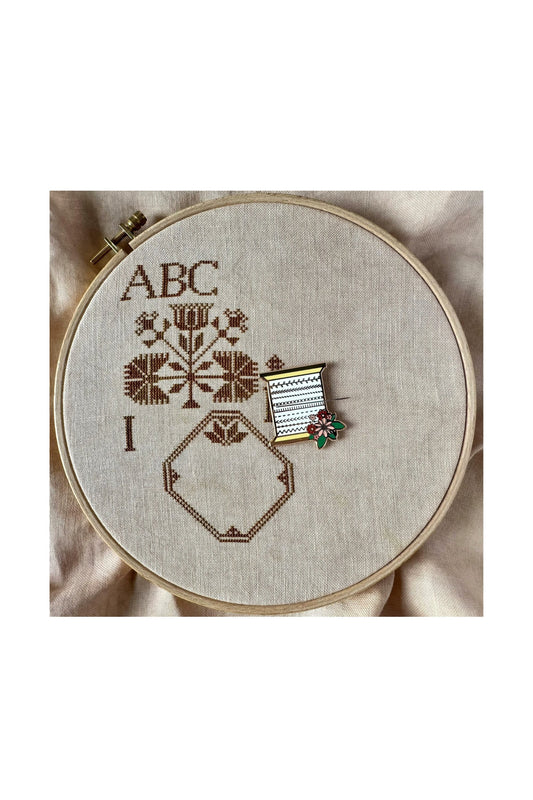 Stitchy Spool Needle Minder ~ Flamingo Toes