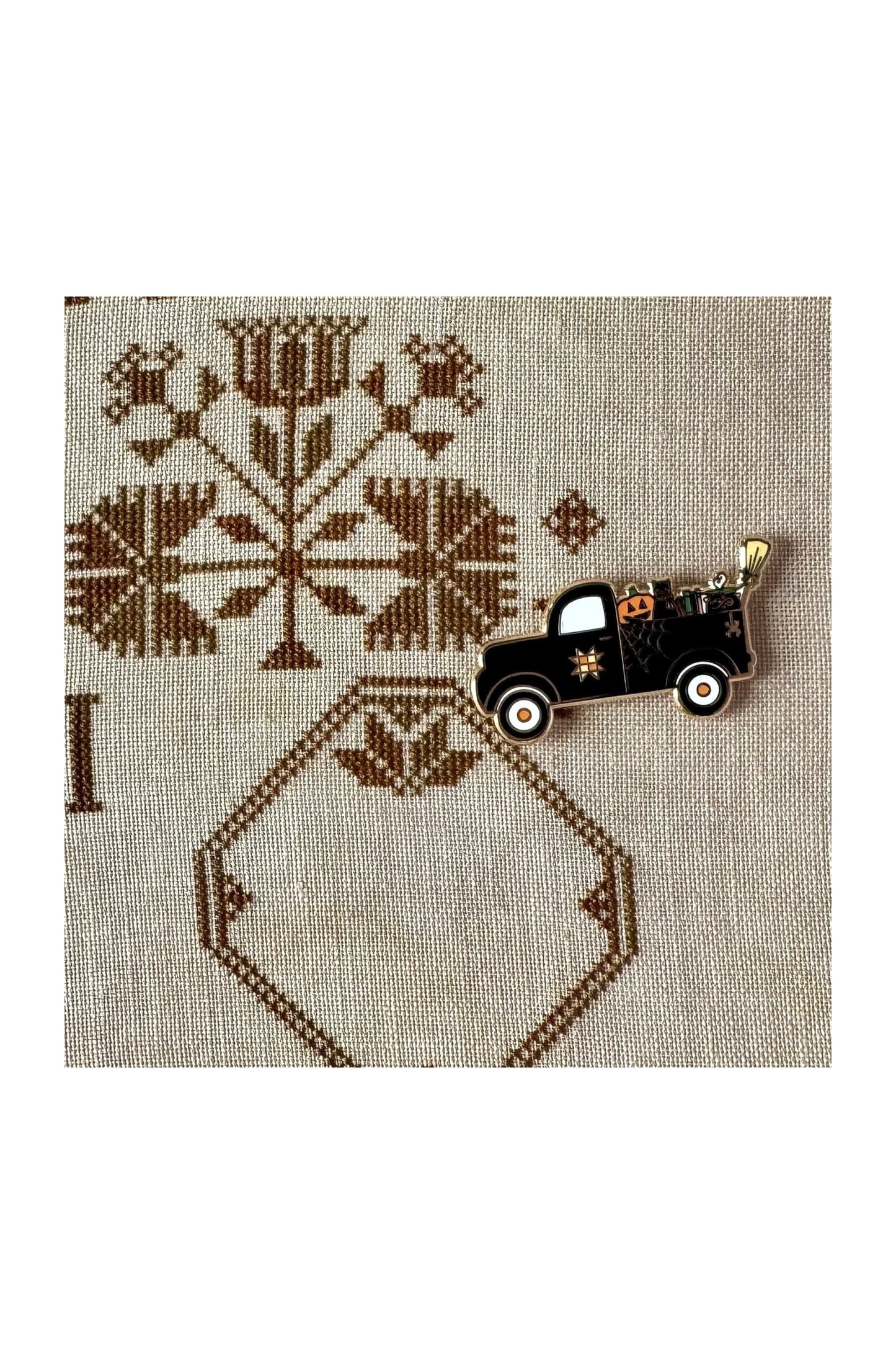 Halloween Truck Needle Minder ~ Flamingo Toes