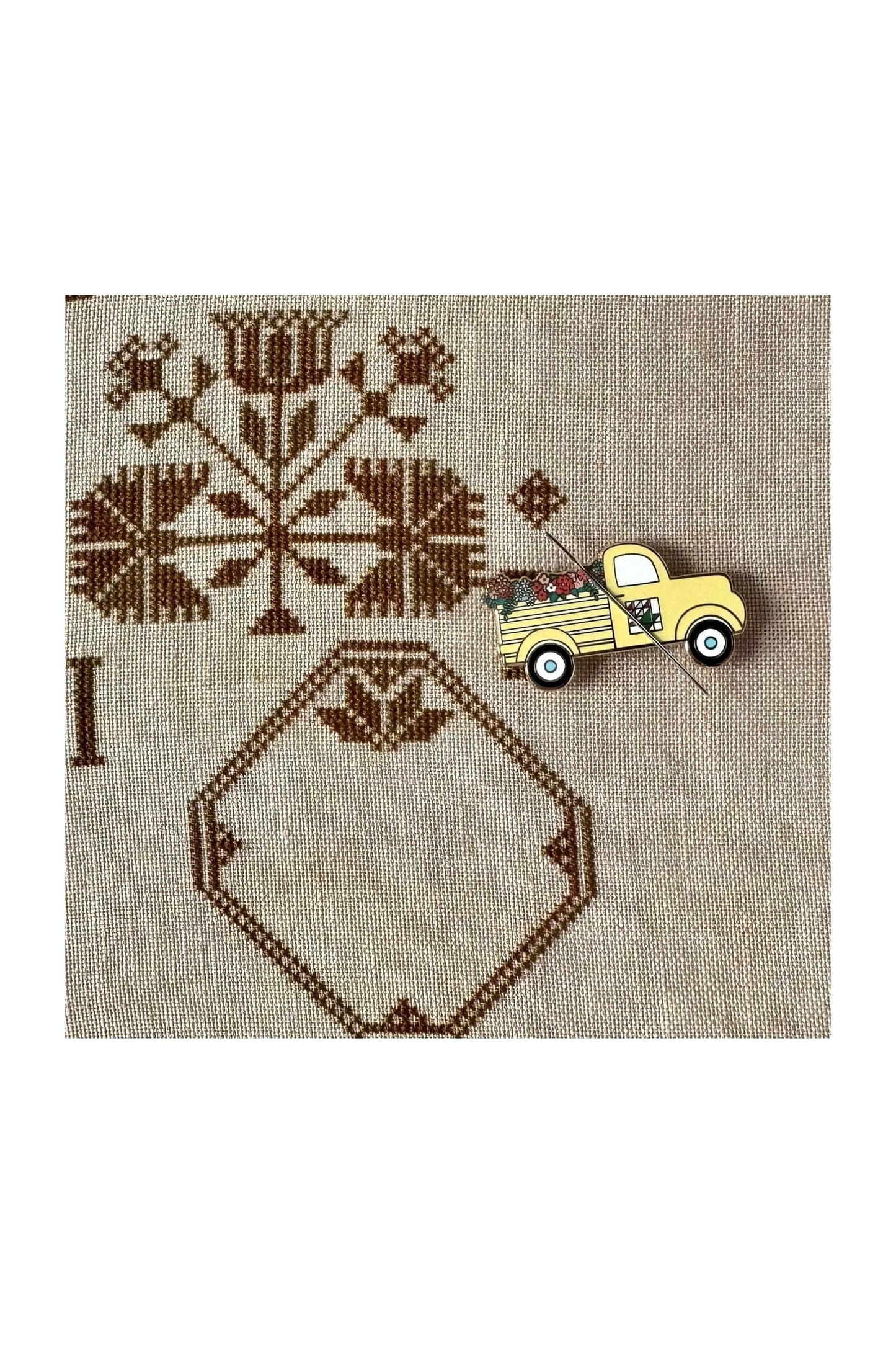 Spring Flower Vintage Truck Needle Minder ~ Flamingo Toes