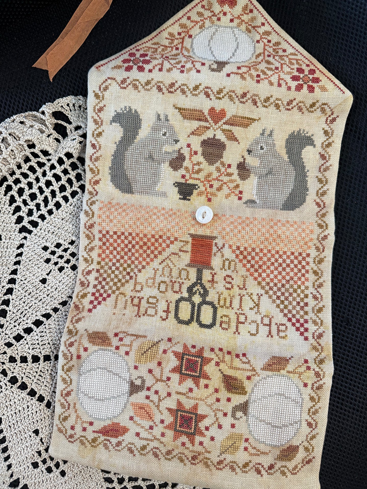 Autumnal Sewing Roll ~ Teresa Kogut ~ Cross Stitch Pattern